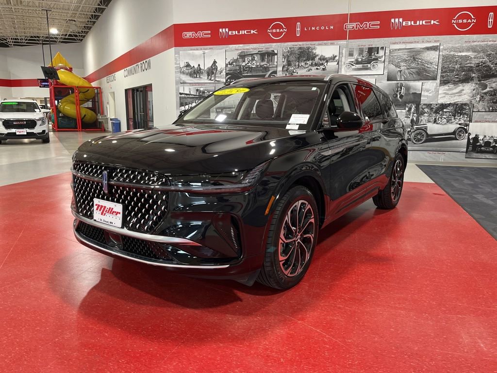 Used 2025 Lincoln Nautilus Reserve image 8