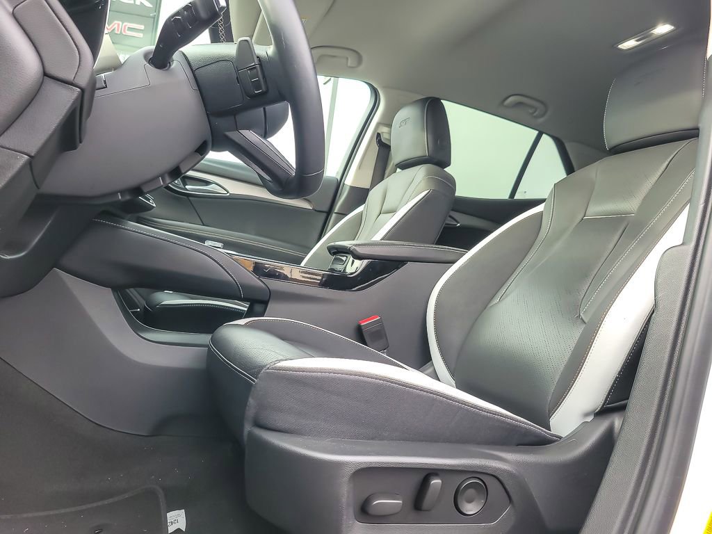 Certified 2025 Buick Envision Sport Touring image 7