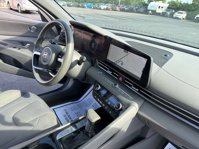 Used 2025 Hyundai Elantra SEL FWD image 24