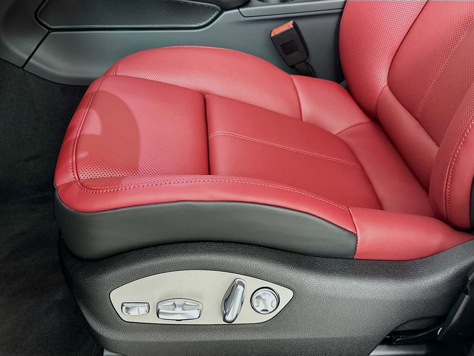 New 2026 Porsche Macan Turbo image 12