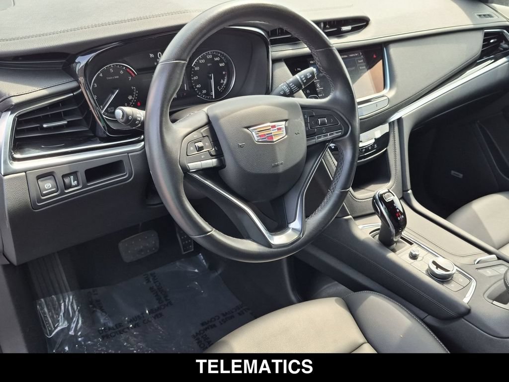 Used 2025 Cadillac XT6 Luxury AWD/4WD image 2