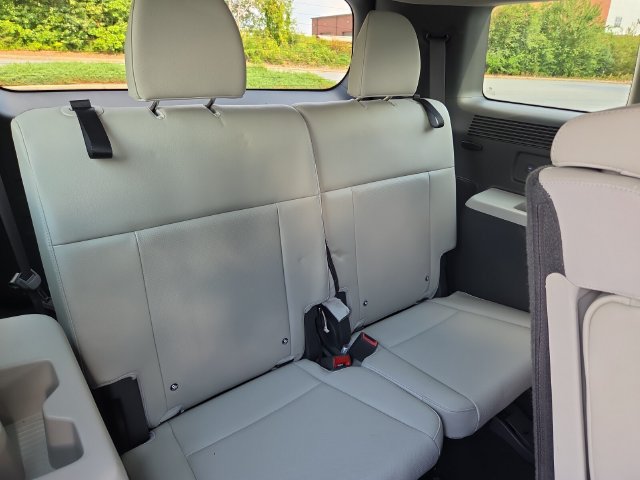 Certified 2024 Hyundai Santa Fe Limited FWD image 17