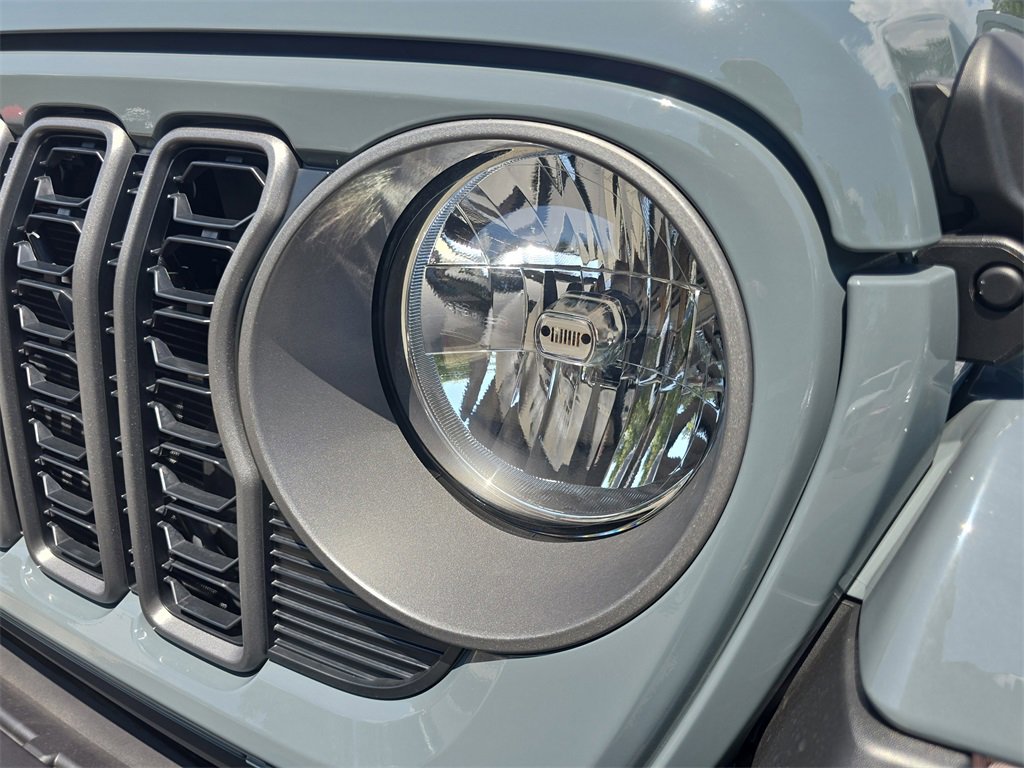 New 2025 Jeep Gladiator Sport image 30