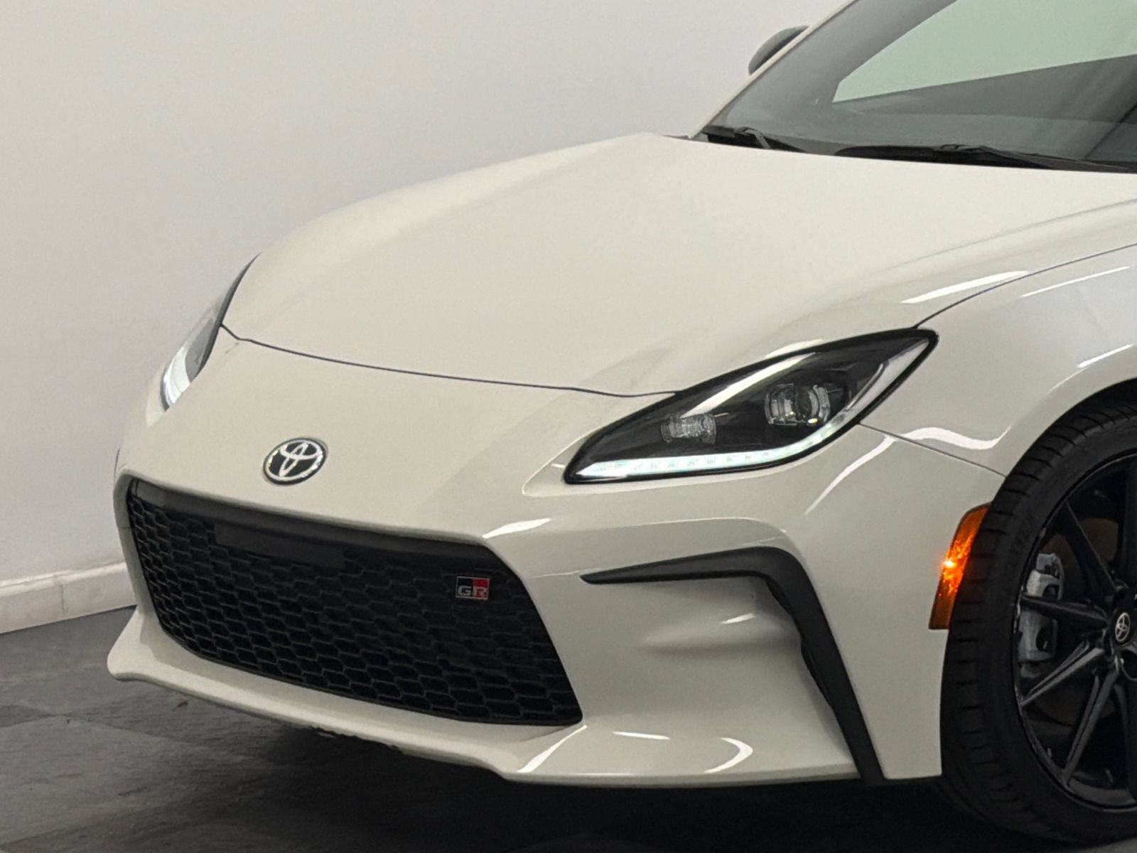 Used 2025 Toyota GR86 Premium RWD video 2
