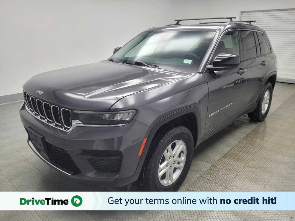 Used 2023 Jeep Grand Cherokee Laredo image 1