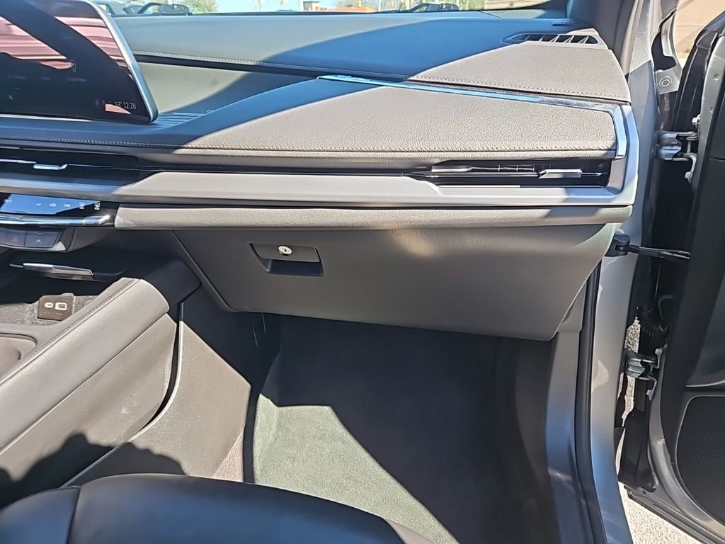 Used 2025 Cadillac XT4 Premium Luxury image 34