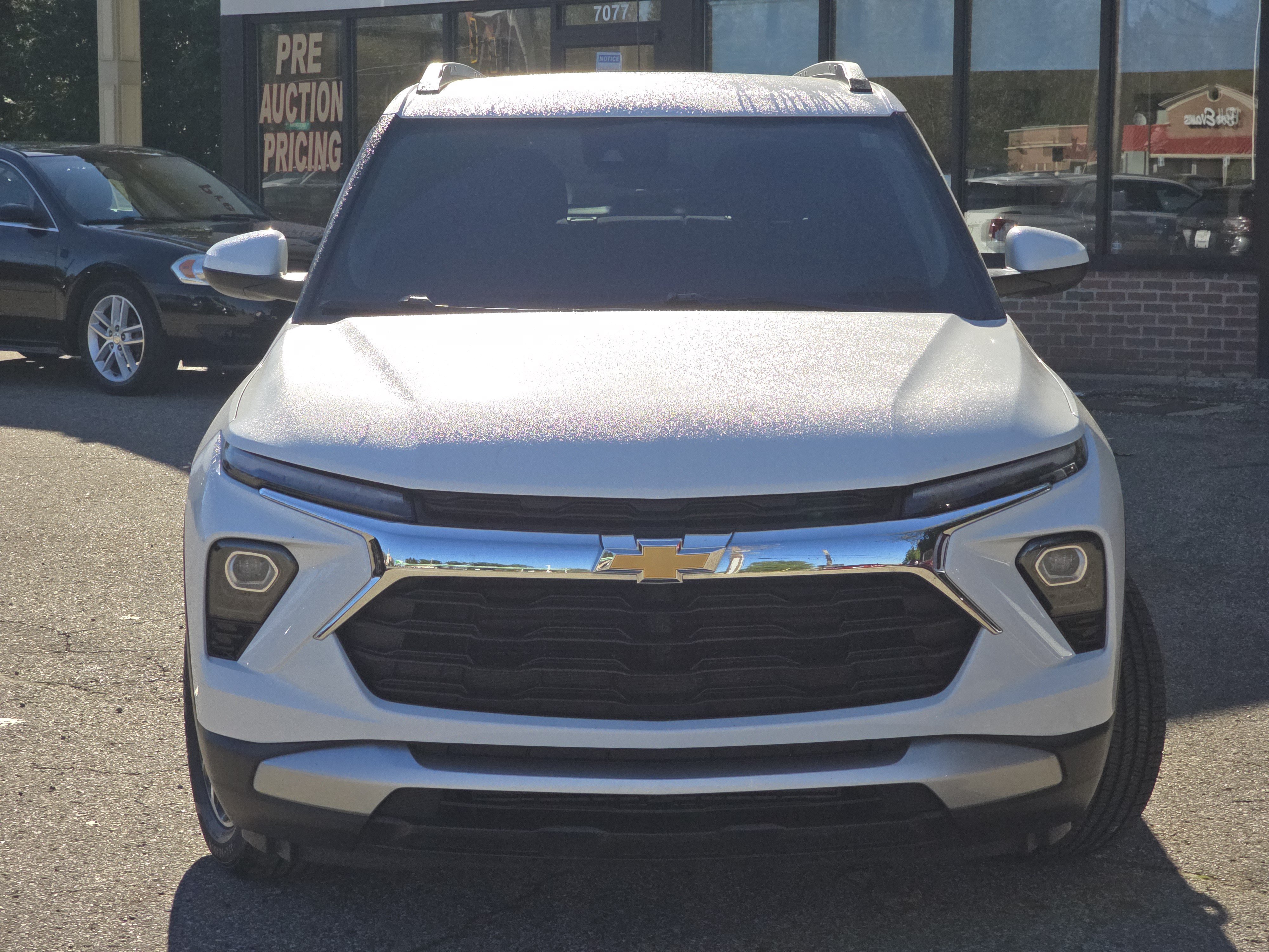 Used 2024 Chevrolet TrailBlazer LT w/ LT Cold Weather Package FWD image 2