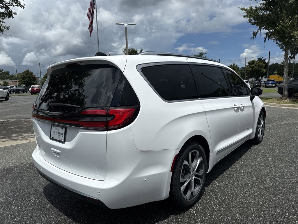 New 2025 Chrysler Pacifica Pinnacle image 3
