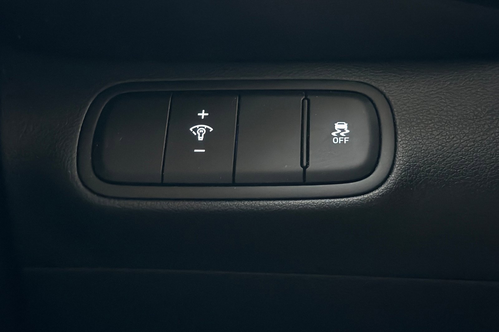 Certified 2023 Hyundai Venue SEL image 34