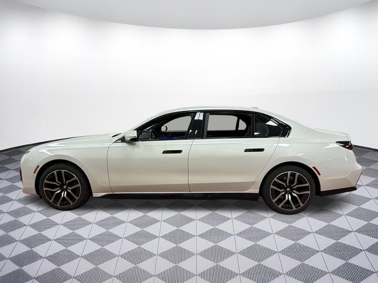 Used 2024 BMW i7 xDrive60 w/ Executive Package AWD/4WD image 2