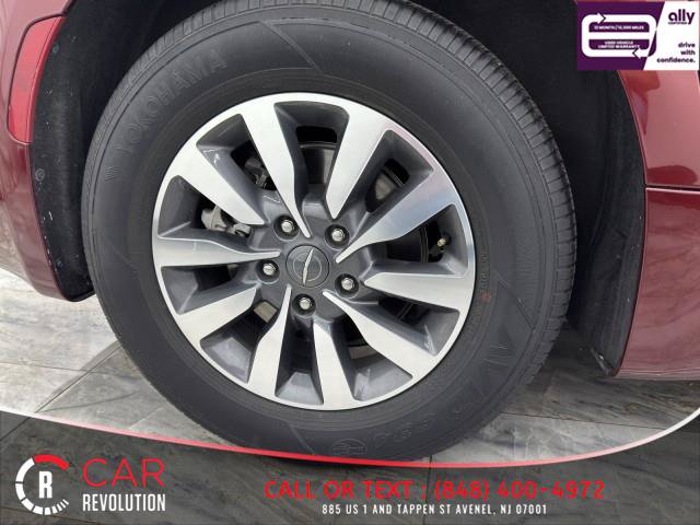 Used 2021 Chrysler Pacifica Touring-L FWD image 13