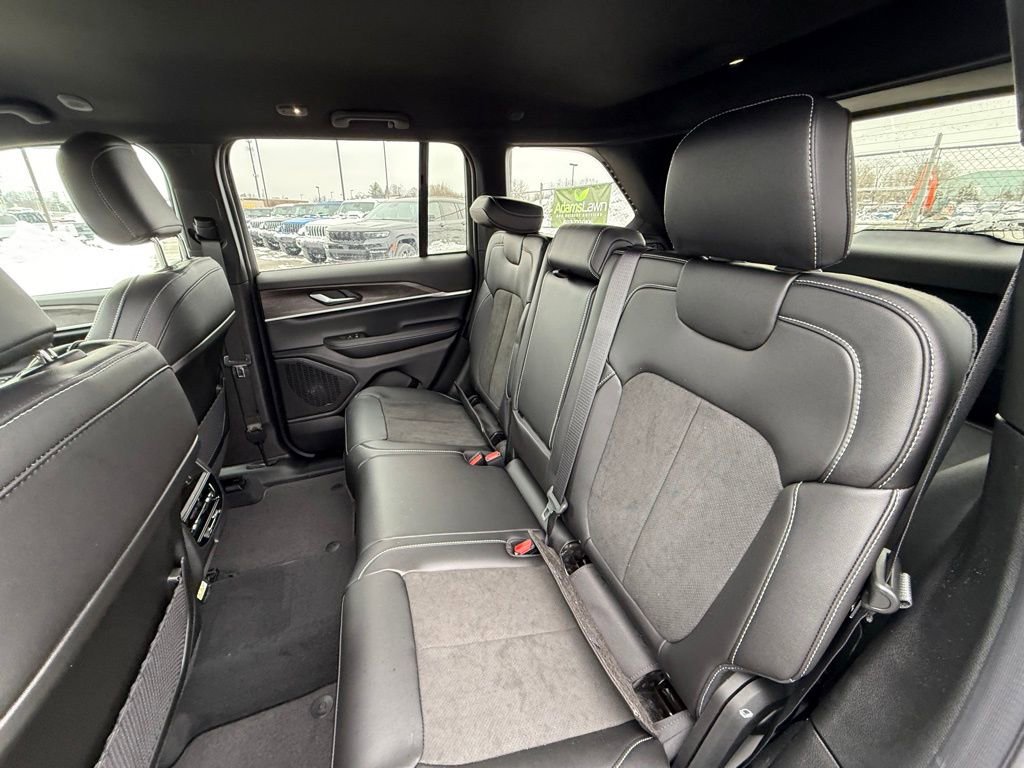 New 2026 Jeep Grand Cherokee Altitude AWD/4WD image 24