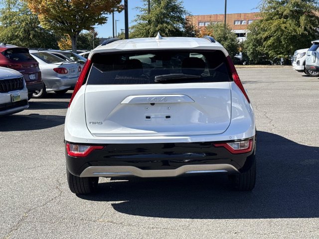 Used 2023 Kia Niro Wind w/ Wind Preserve Package FWD image 3