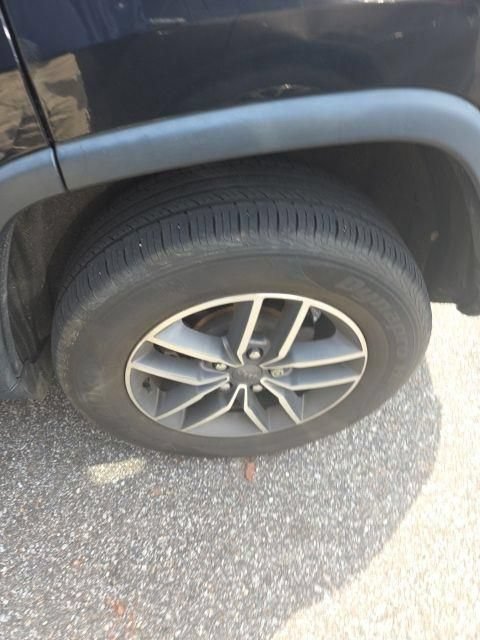 Used 2020 Jeep Grand Cherokee Limited RWD image 3