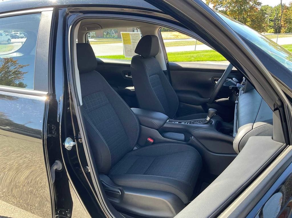 Used 2023 Honda HR-V LX image 21