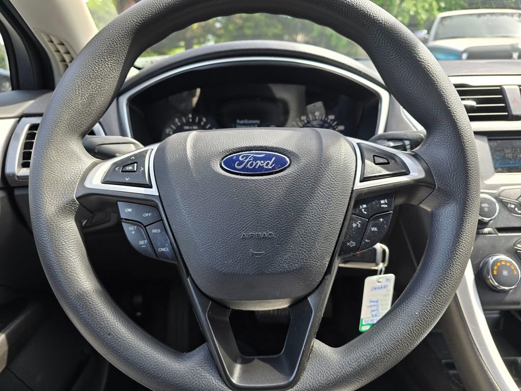 Used 2016 Ford Fusion SE FWD image 14