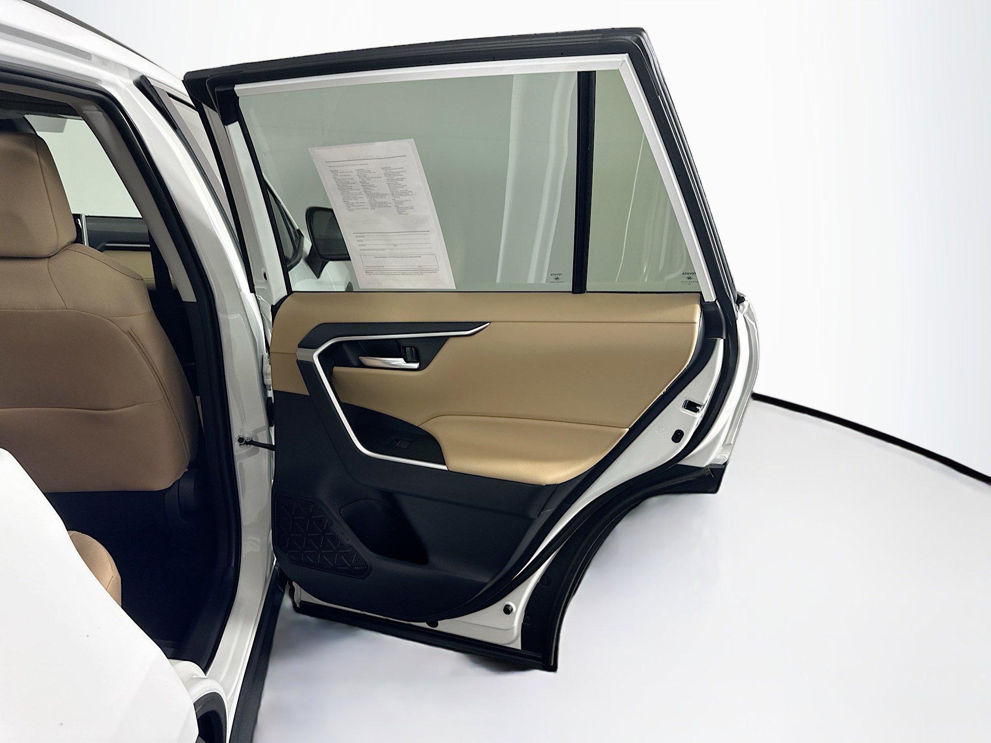 Used 2025 Toyota RAV4 XLE w/ Convenience Package image 32