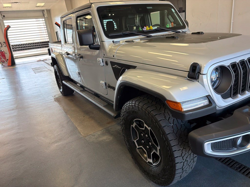 Used 2024 Jeep Gladiator Sport AWD/4WD image 5