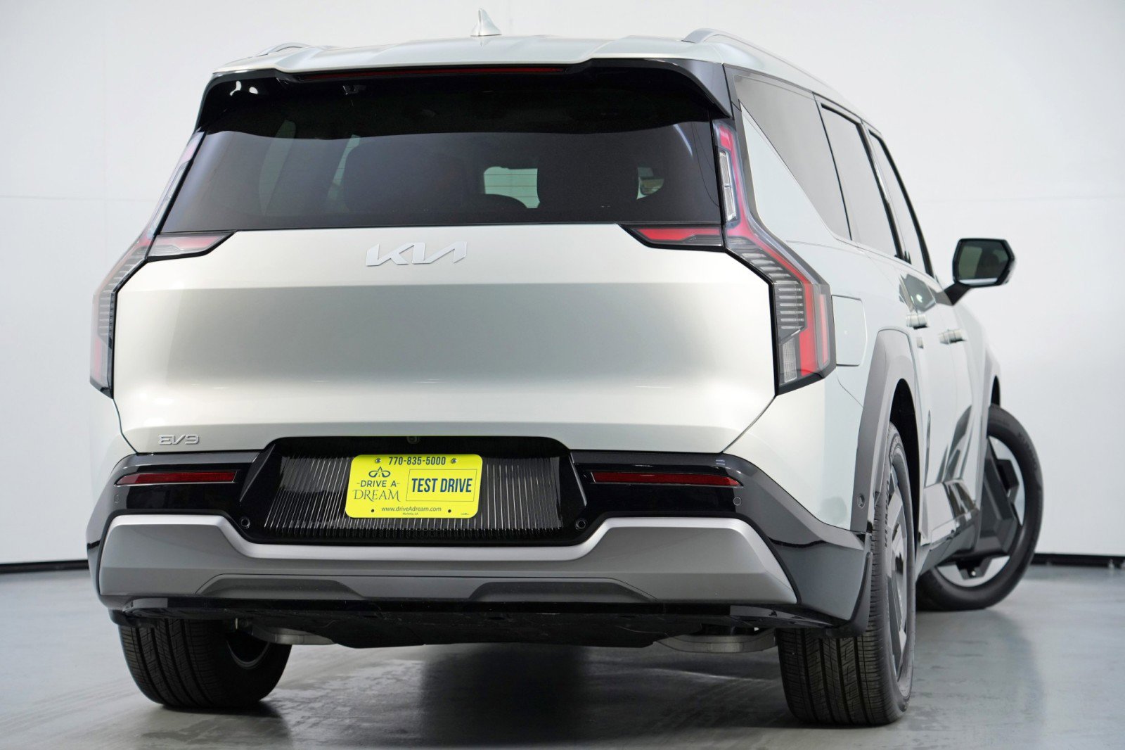 Used 2026 Kia EV9 Land image 5