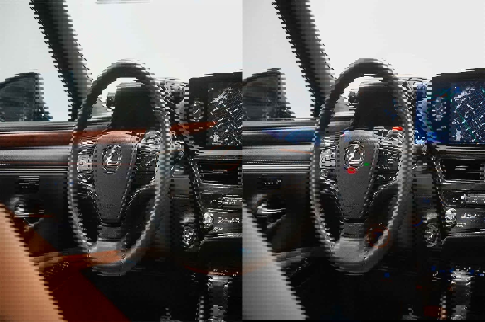 Used 2023 Lexus ES 300h w/ Premium Package image 15