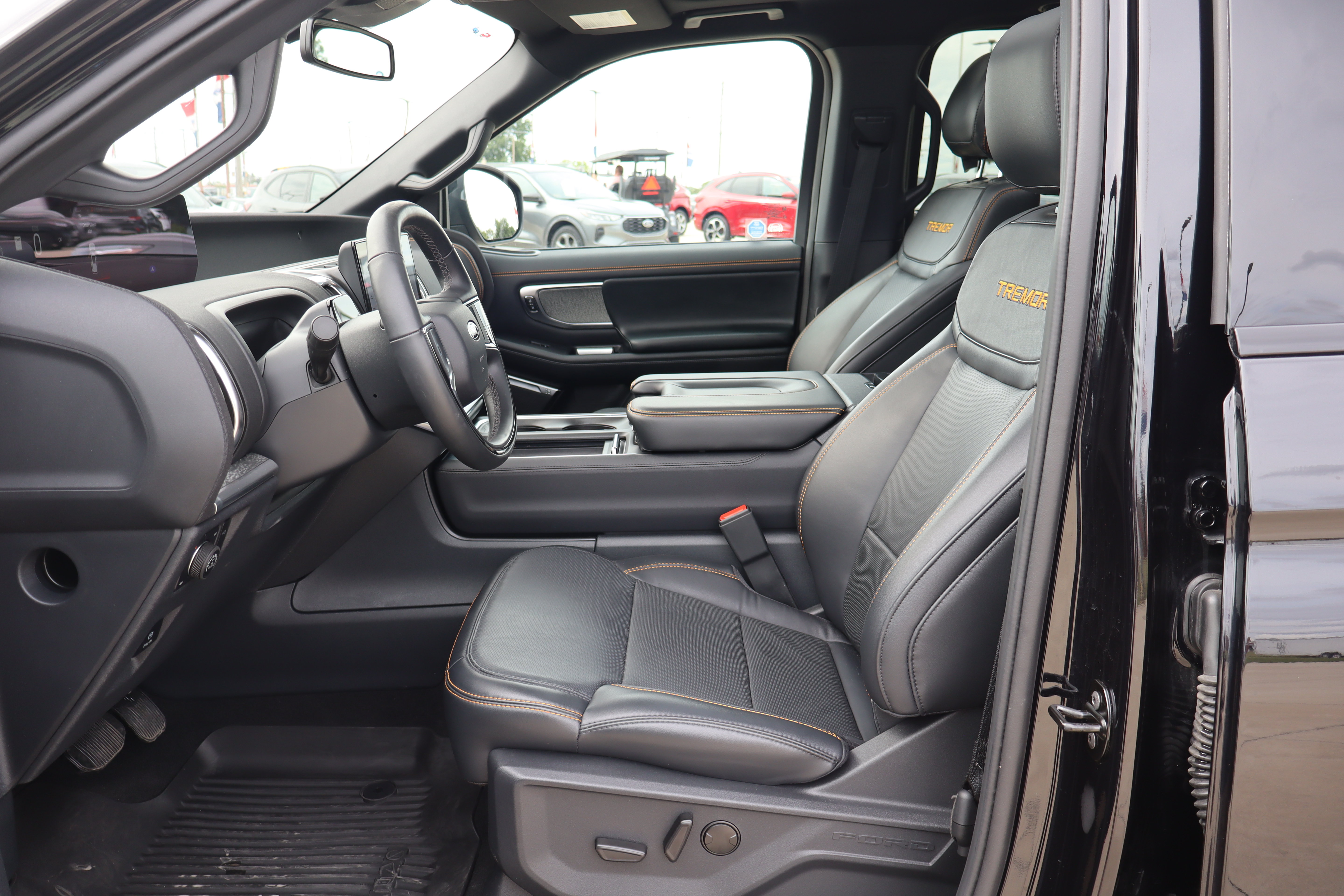 Used 2025 Ford Expedition Tremor AWD/4WD image 10