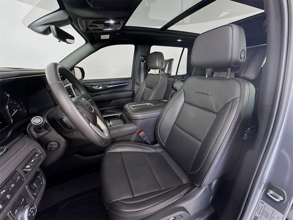 Used 2021 GMC Yukon Denali w/ Denali Premium Package image 5