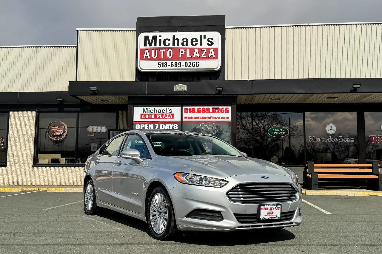 Used 2015 Ford Fusion SE image 2