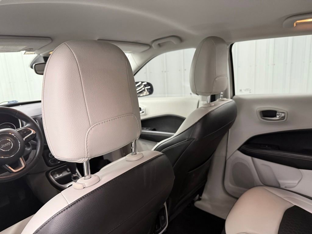 Used 2018 Jeep Compass Latitude w/ Popular Equipment Group FWD image 12