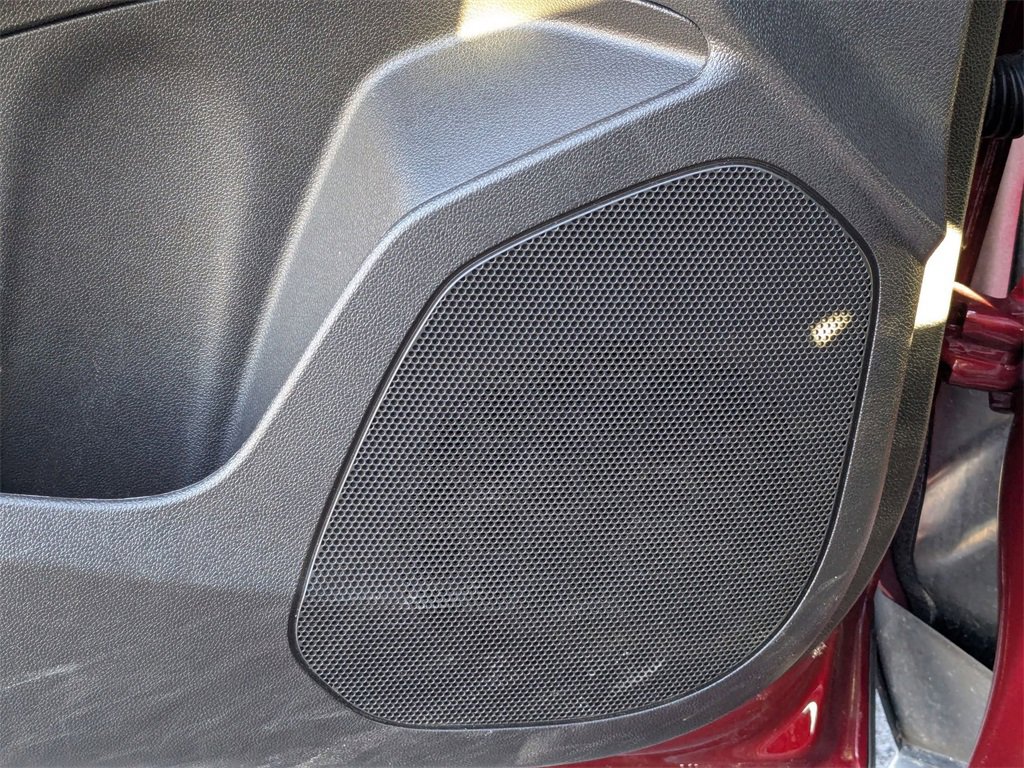 Used 2025 Chevrolet Trax LT w/ LT Convenience Package image 12