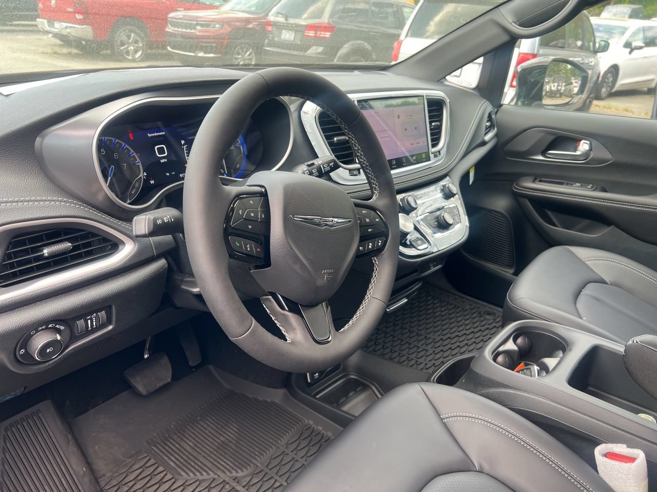 New 2026 Chrysler Pacifica Select w/ S Appearance Package FWD image 16