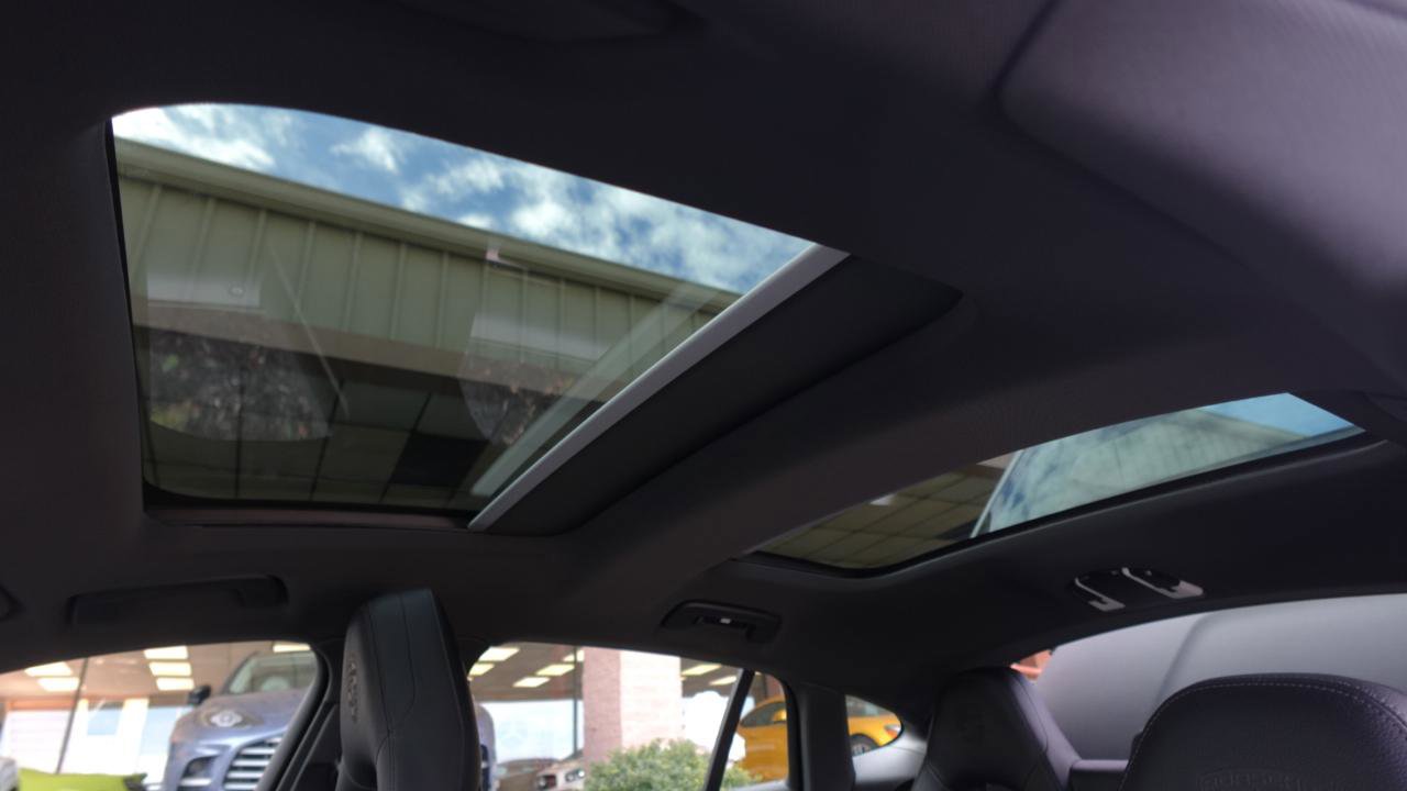 Used 2023 Porsche Panamera 4 w/ Premium Package image 16