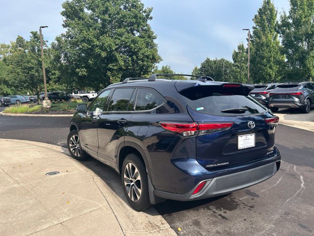 Used 2022 Toyota Highlander XLE AWD/4WD image 5