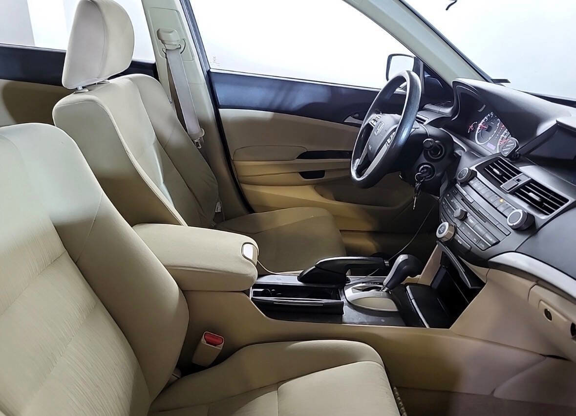 Used 2012 Honda Accord LX image 8