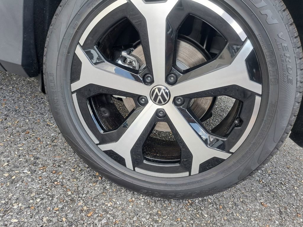 New 2026 Volkswagen Tiguan SE FWD image 18