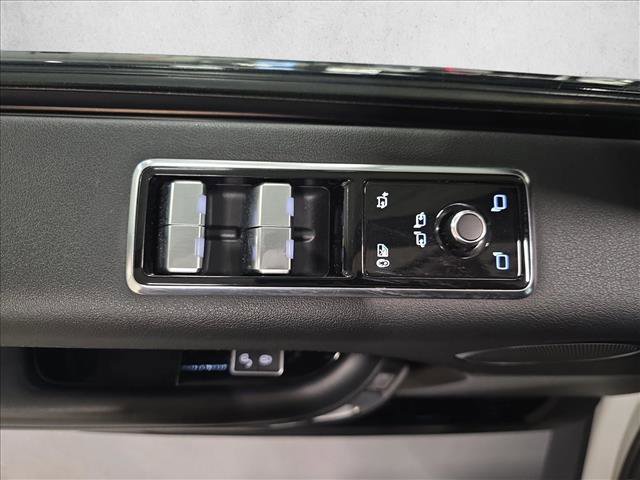 Used 2020 Land Rover Range Rover HSE image 30