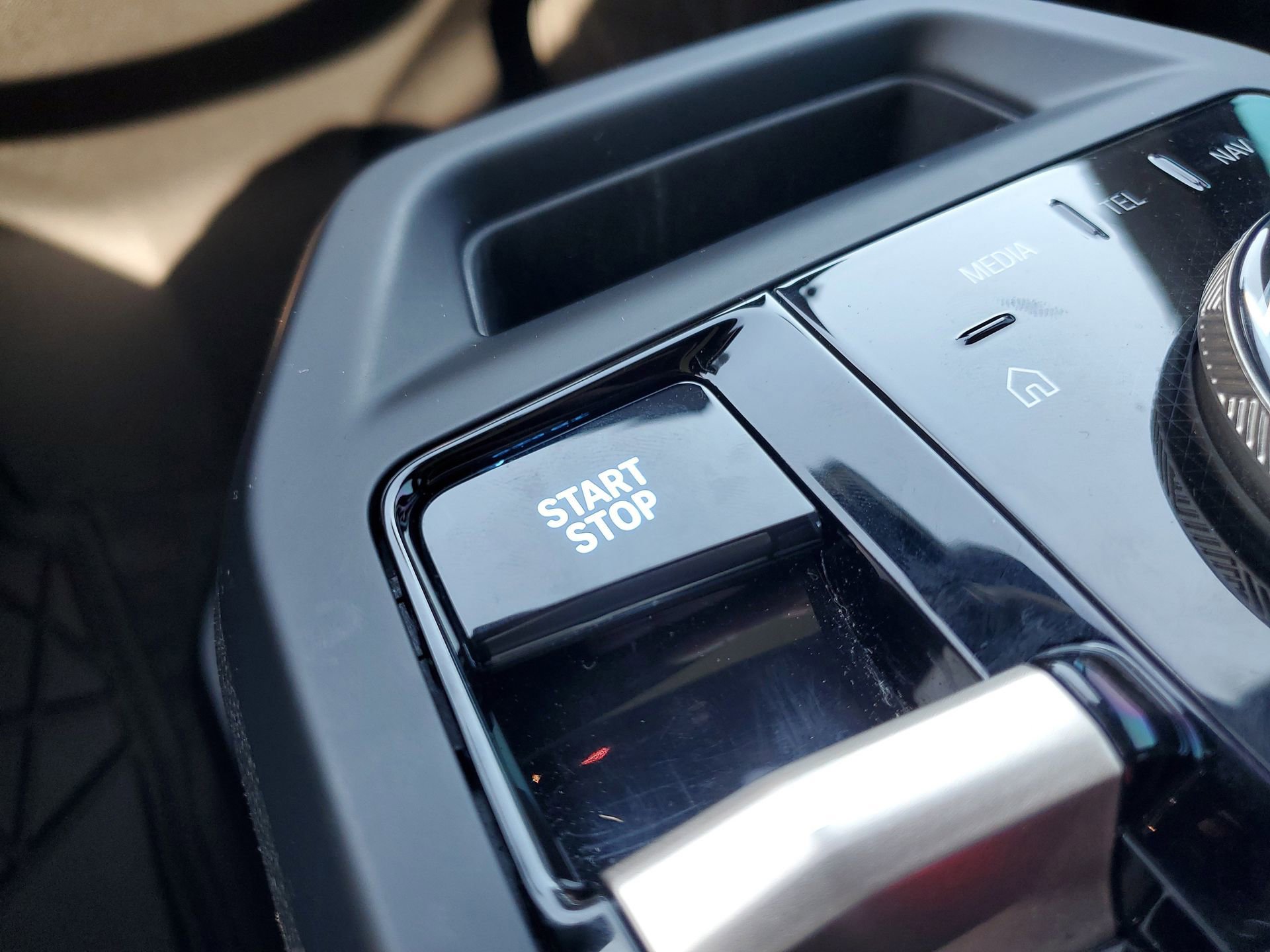 Used 2024 BMW iX xDrive50 w/ Sport Package image 8