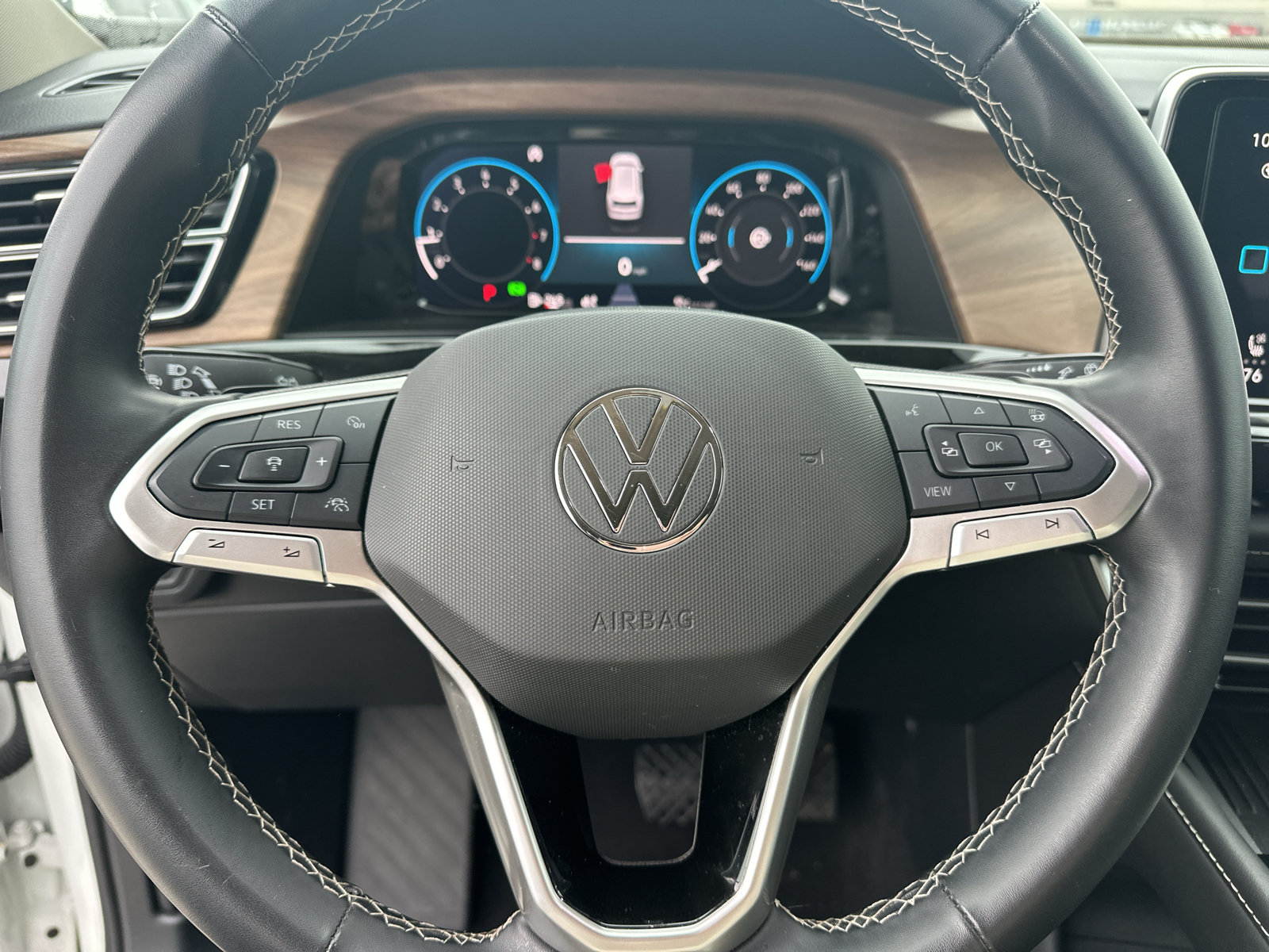 Used 2025 Volkswagen Atlas SE AWD/4WD image 16