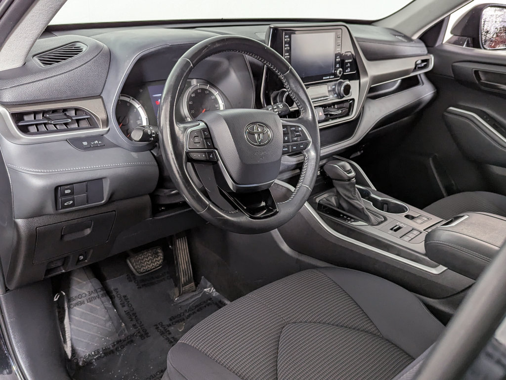 Used 2021 Toyota Highlander LE AWD/4WD image 15