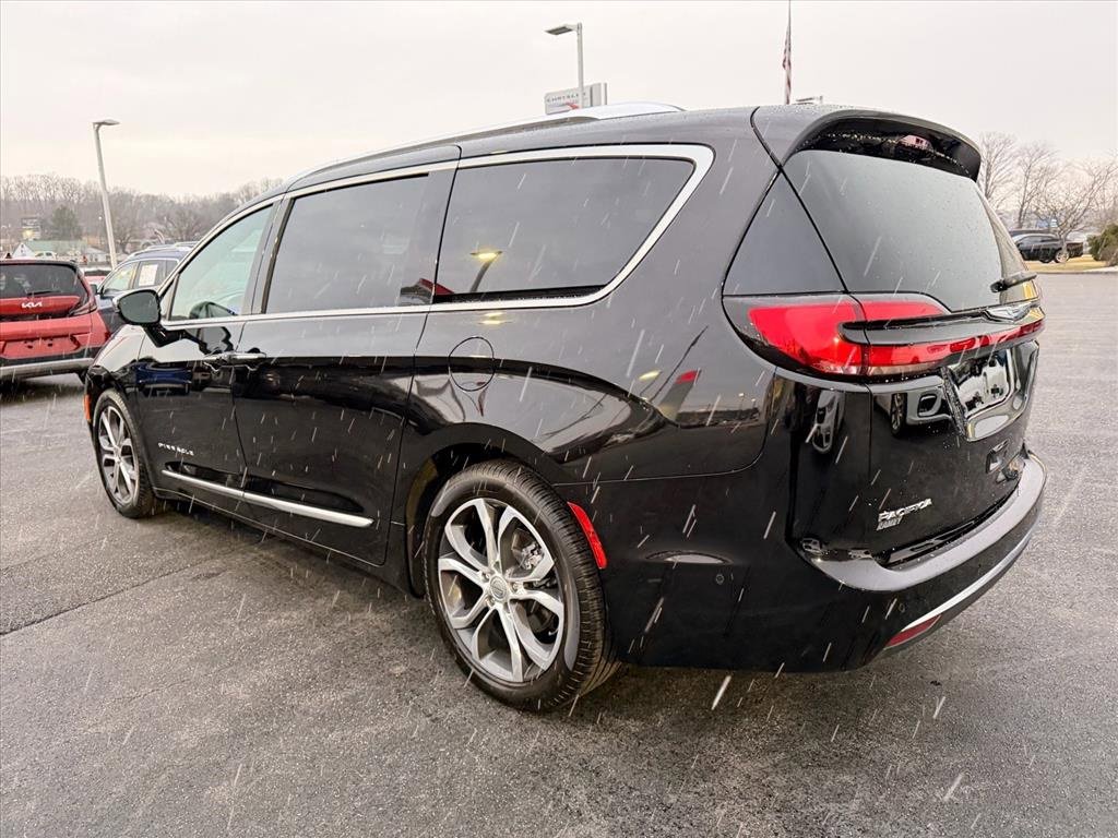 Used 2024 Chrysler Pacifica Pinnacle image 7