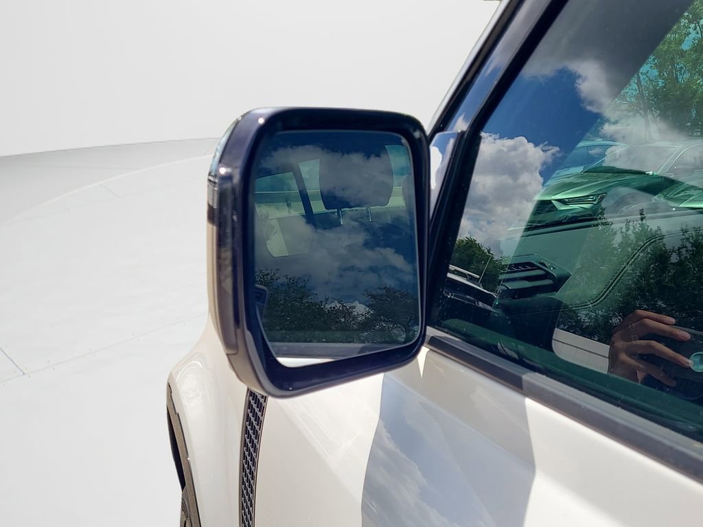 Used 2023 Land Rover Defender 110 X-Dynamic SE image 29