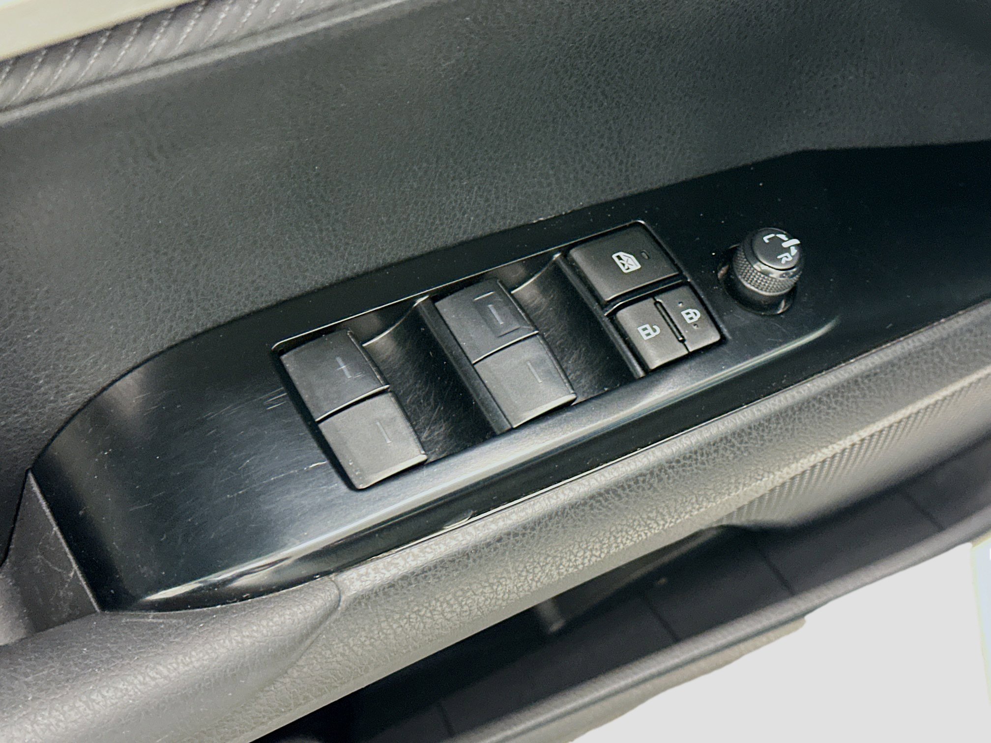 Used 2025 Toyota Camry SE image 15