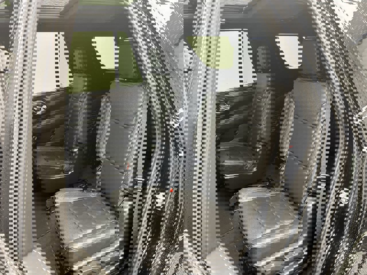 Certified 2022 Chevrolet Tahoe Z71 w/ Luxury Package AWD/4WD image 12