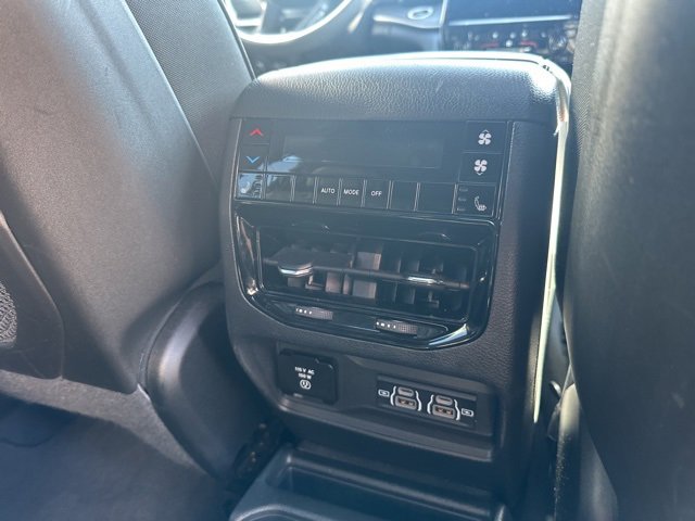 Used 2024 Jeep Grand Cherokee L Limited w/ Luxury Tech Group II image 31
