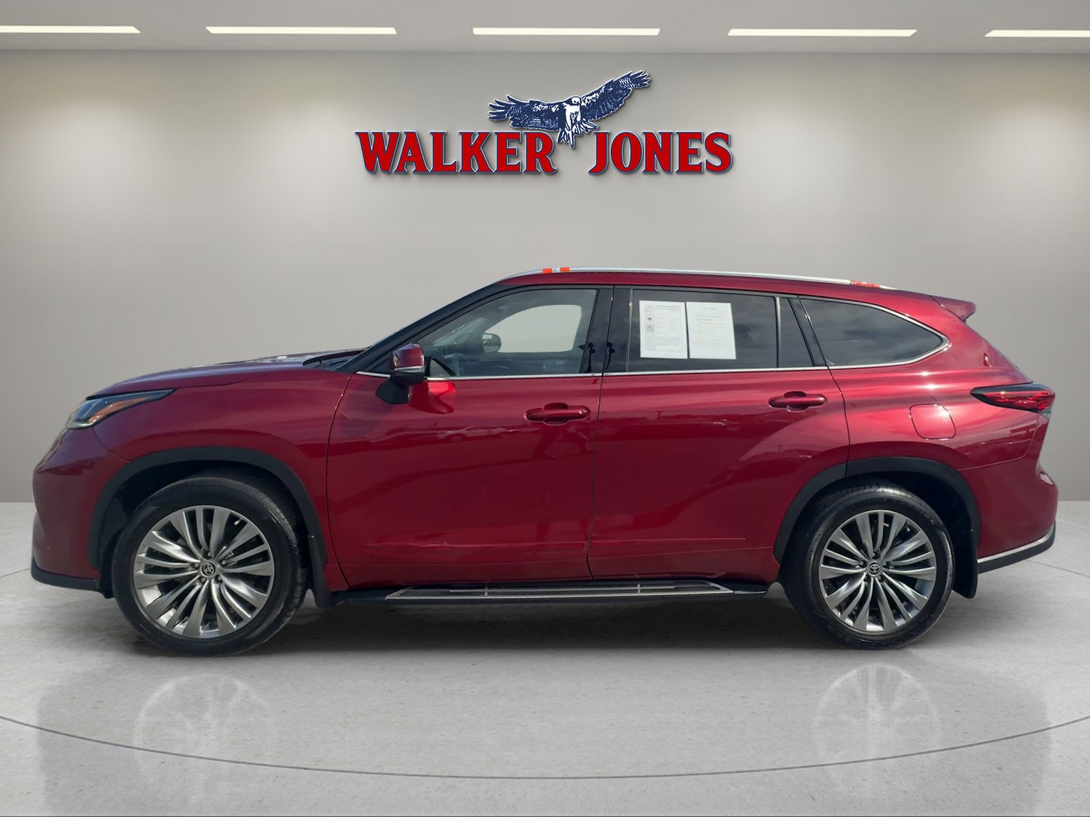 Used 2023 Toyota Highlander Platinum image 3