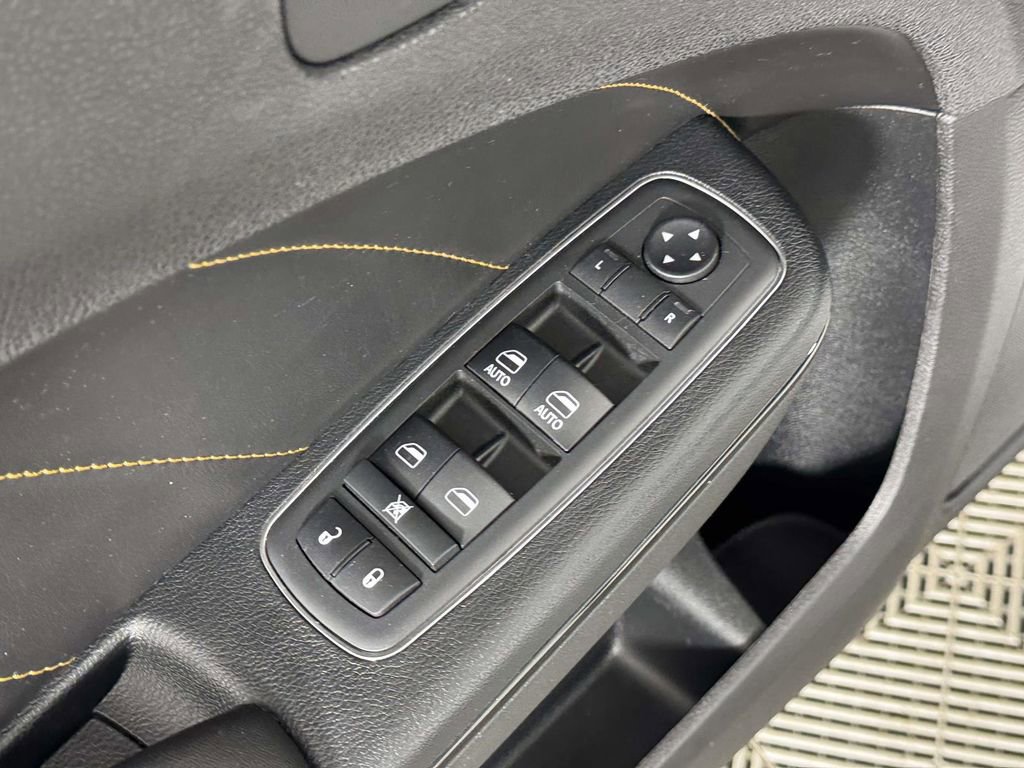 Used 2018 Dodge Charger R/T RWD image 18