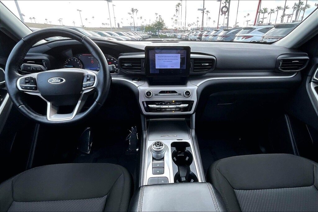 Used 2022 Ford Explorer XLT image 11