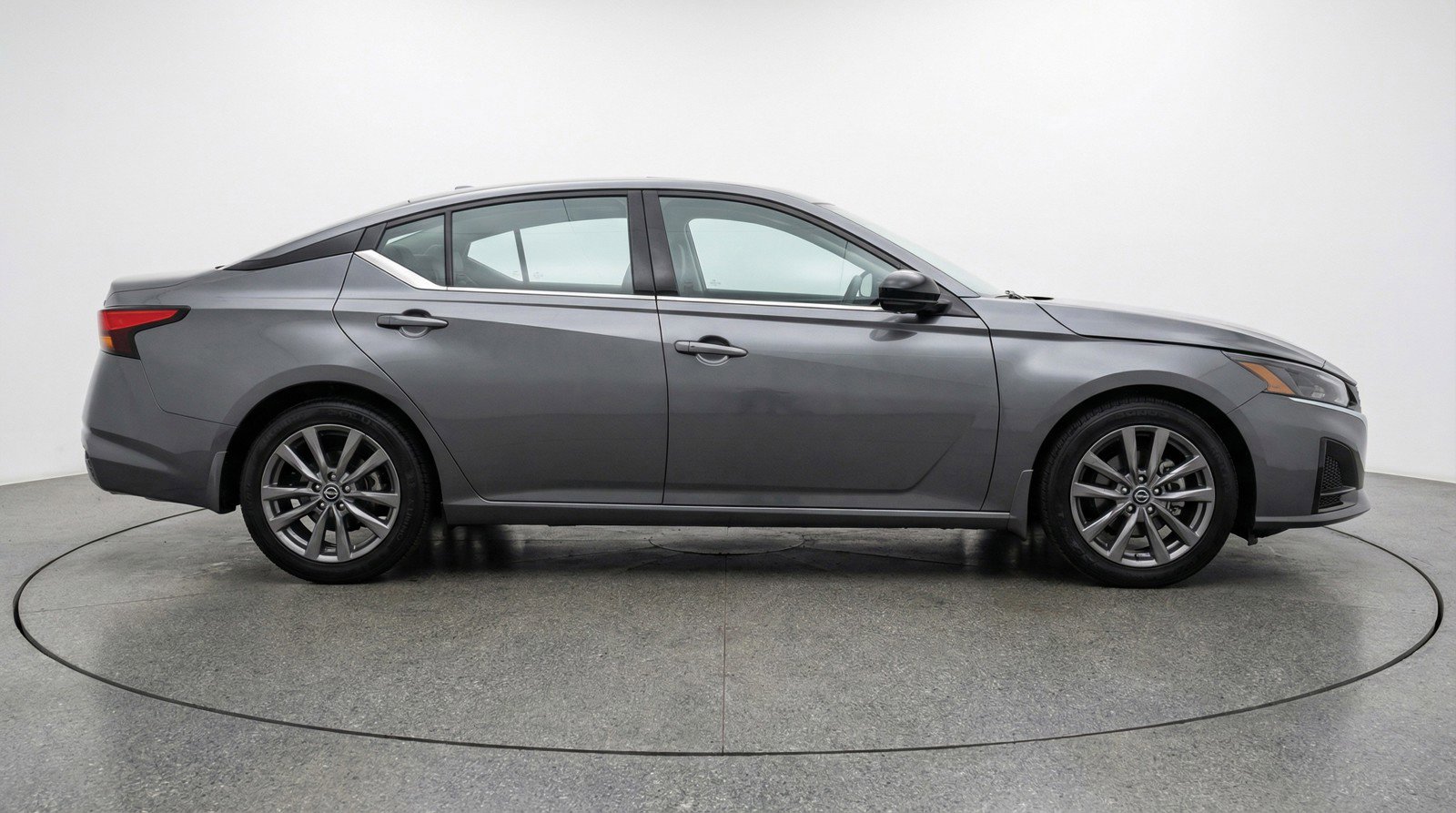 Used 2025 Nissan Altima 2.5 SV FWD image 11
