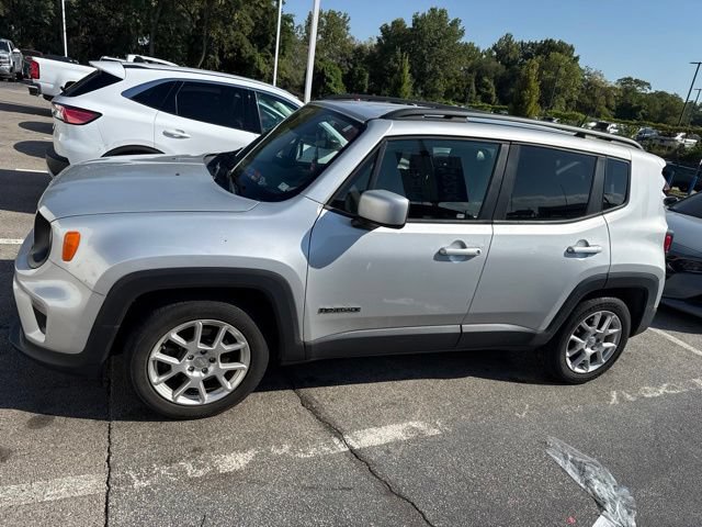 Used 2019 Jeep Renegade Latitude FWD image 3