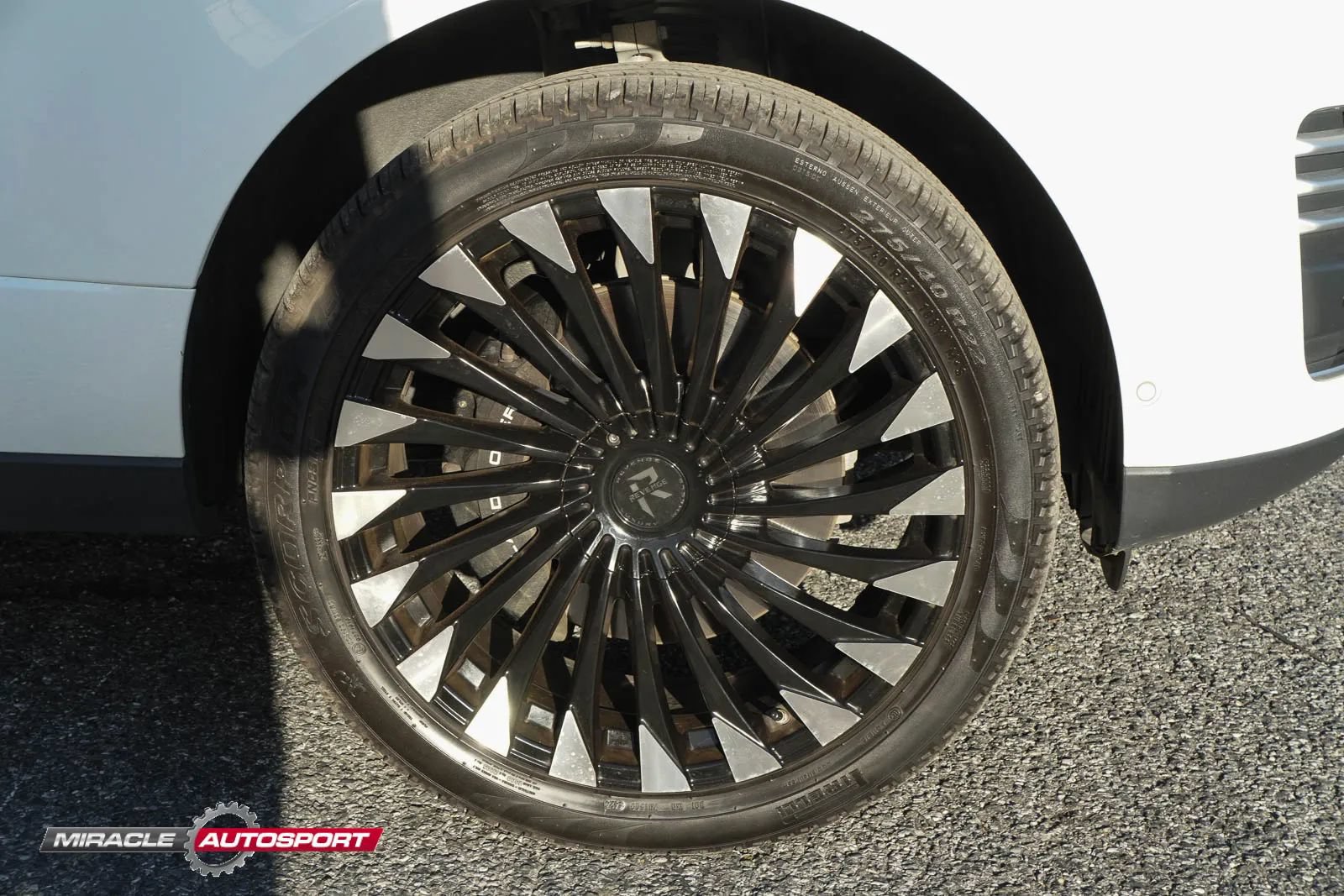 Used 2021 Land Rover Range Rover Autobiography AWD/4WD image 10