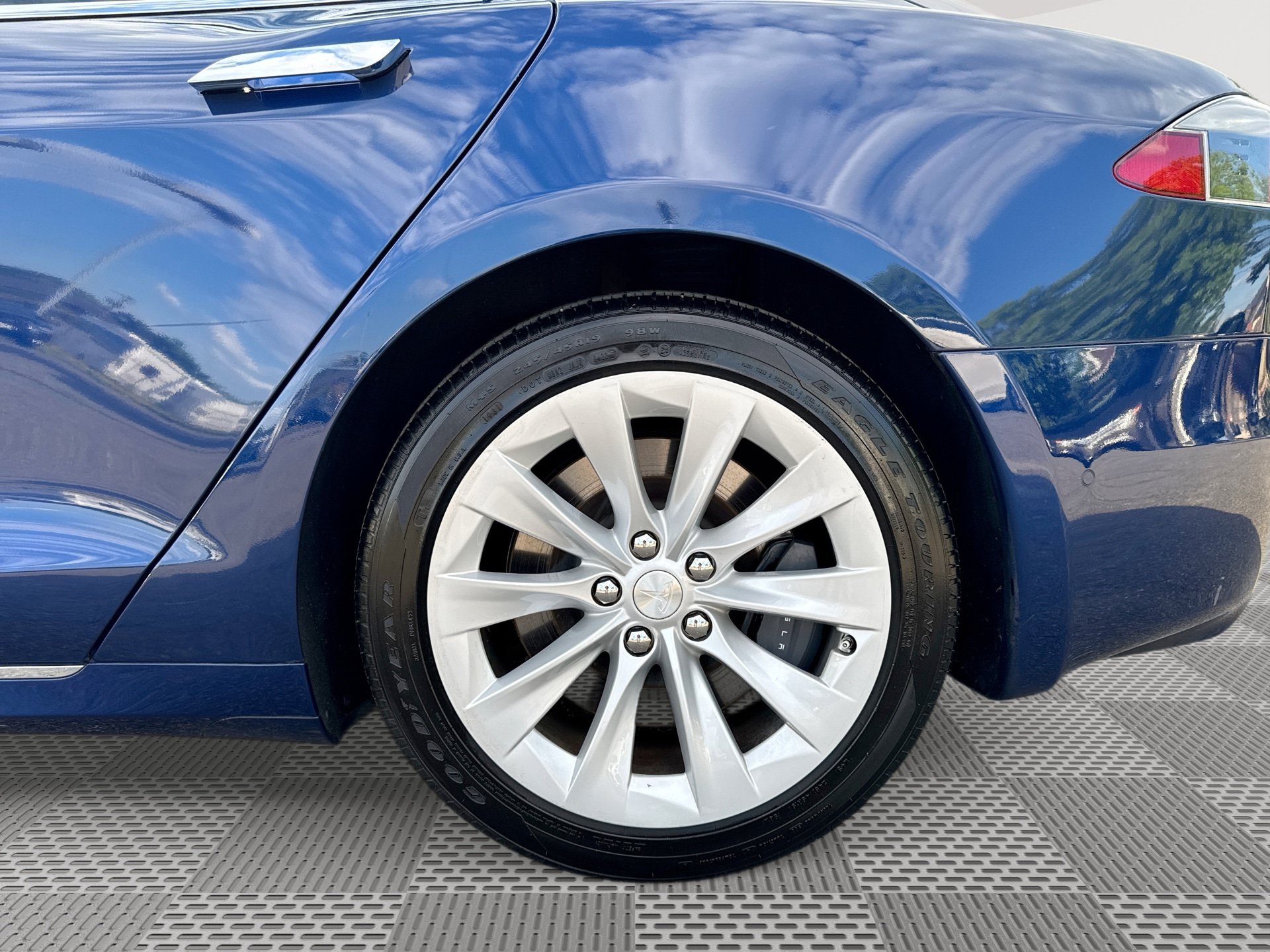 Used 2020 Tesla Model S Long Range Plus AWD/4WD image 29